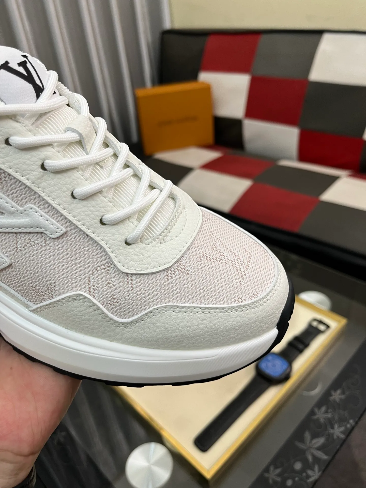 Men's shoes 💰458⌚️⌚️【LOUlS VUlTTON】Louis Vuitton ~ unique and casual style. LV counter purchasing 🏃casual shoes😍😍 Men's 2022 counters are on sale simultaneously, Italian imported brands select first-layer Italian cowhide. 🐑Sheepskin lining (refuses to discolor and rub feet) Sole: Original sole specially provided by the original factory 🎬Better in kind Size number: 38-443️⃣Colors available